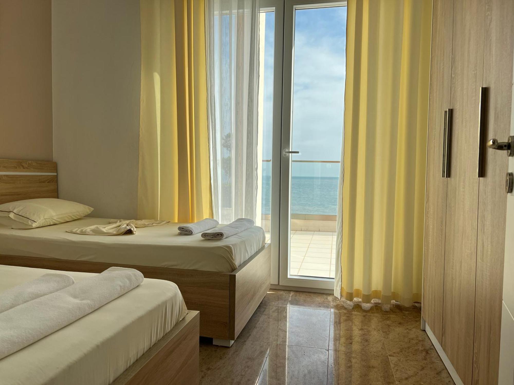 Elvin Deluxe Apartment Velipoje Bagian luar foto